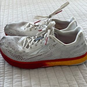 Altra escalante racers
